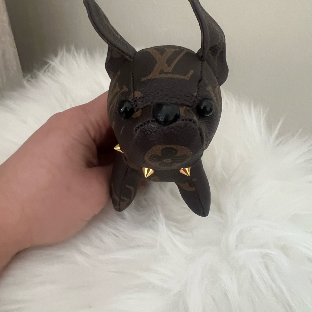 Fashion LV keychain dog only
